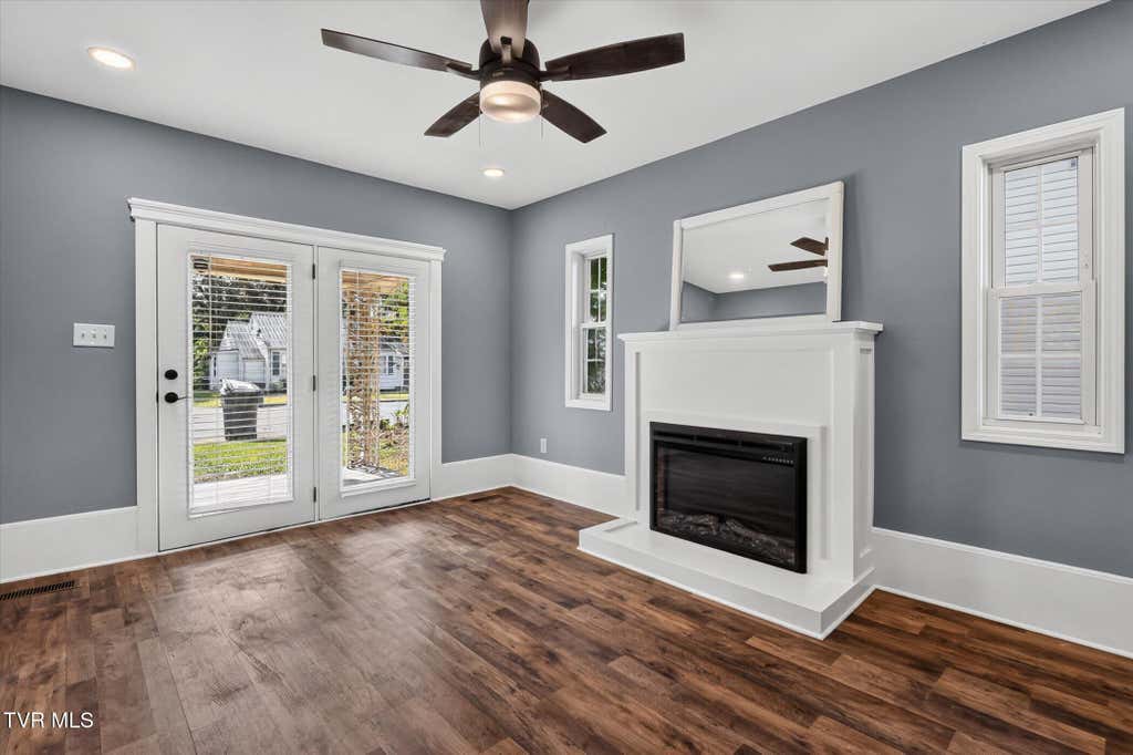 Photo of 907 Marion Avenue, Bristol, TN 37620 (MLS # 9996896)