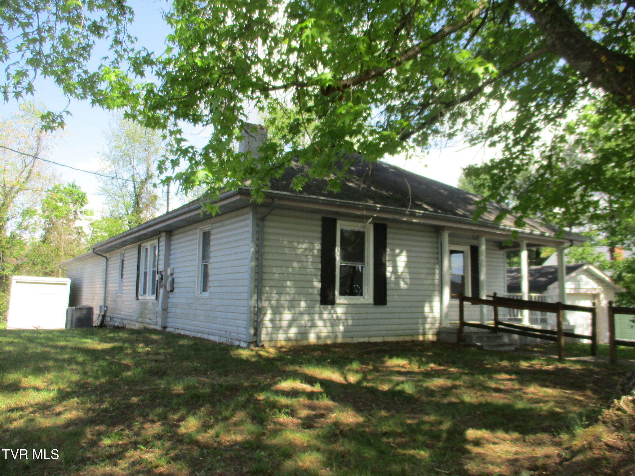 1209 Golf Street, Bristol, Tennessee image 3
