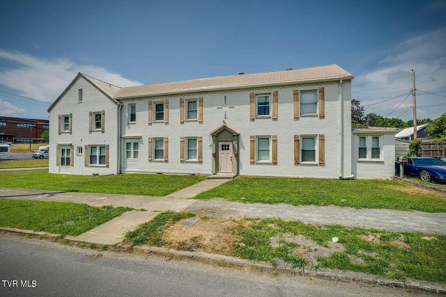 Photo 1 of 23 — 1223 Wateree Street, Kingsport, TN 37660