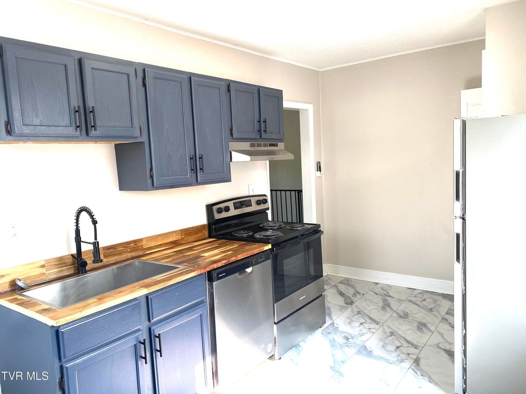 Photo of 1223 Wateree Street, Kingsport, TN 37660 (MLS # 9998329)