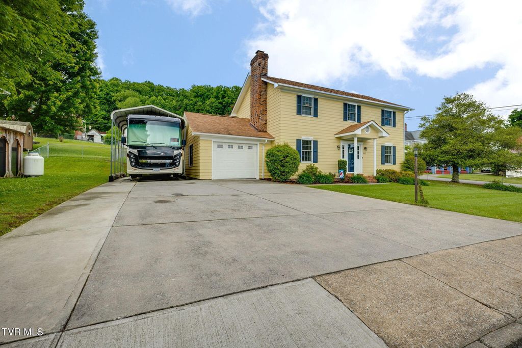 Photo of 302 Masonic Avenue, Wise, VA 24293 (MLS # 9996035)