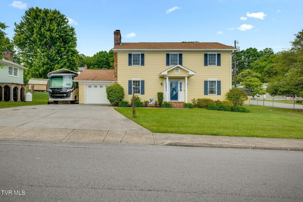 Photo of 302 Masonic Avenue, Wise, VA 24293 (MLS # 9996035)
