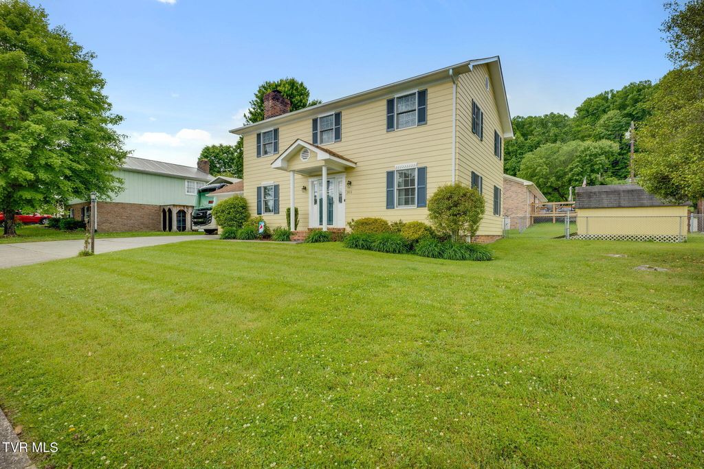 Photo of 302 Masonic Avenue, Wise, VA 24293 (MLS # 9996035)