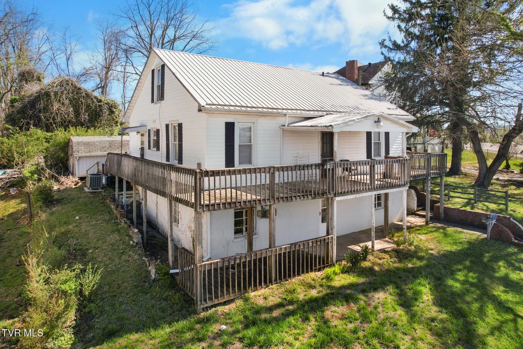 Photo of 615 Buckner Street, Bristol, VA 24201 (MLS # 9993097)