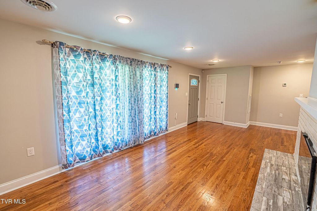 Photo of 129 Grove Park Drive, Bristol, TN 37620 (MLS # 9984652)