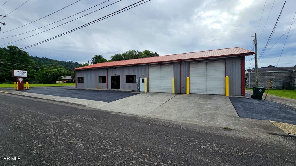 Photo of 118 Grand Avenue, Coeburn, VA 24230 (MLS # 9984396)