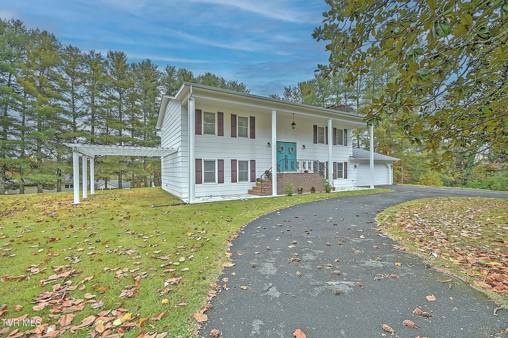 Photo of 22097 Strada Circle, Bristol, VA 24202 (MLS # 9987811)