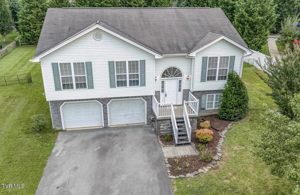 Photo of 183 Royal Oaks Drive, Jonesborough, TN 37659 (MLS # 9996443)
