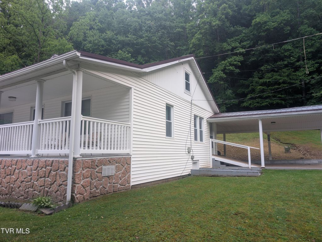 Photo of 9912 Sandlick Road, Bee, VA 24217 (MLS # 9995810)