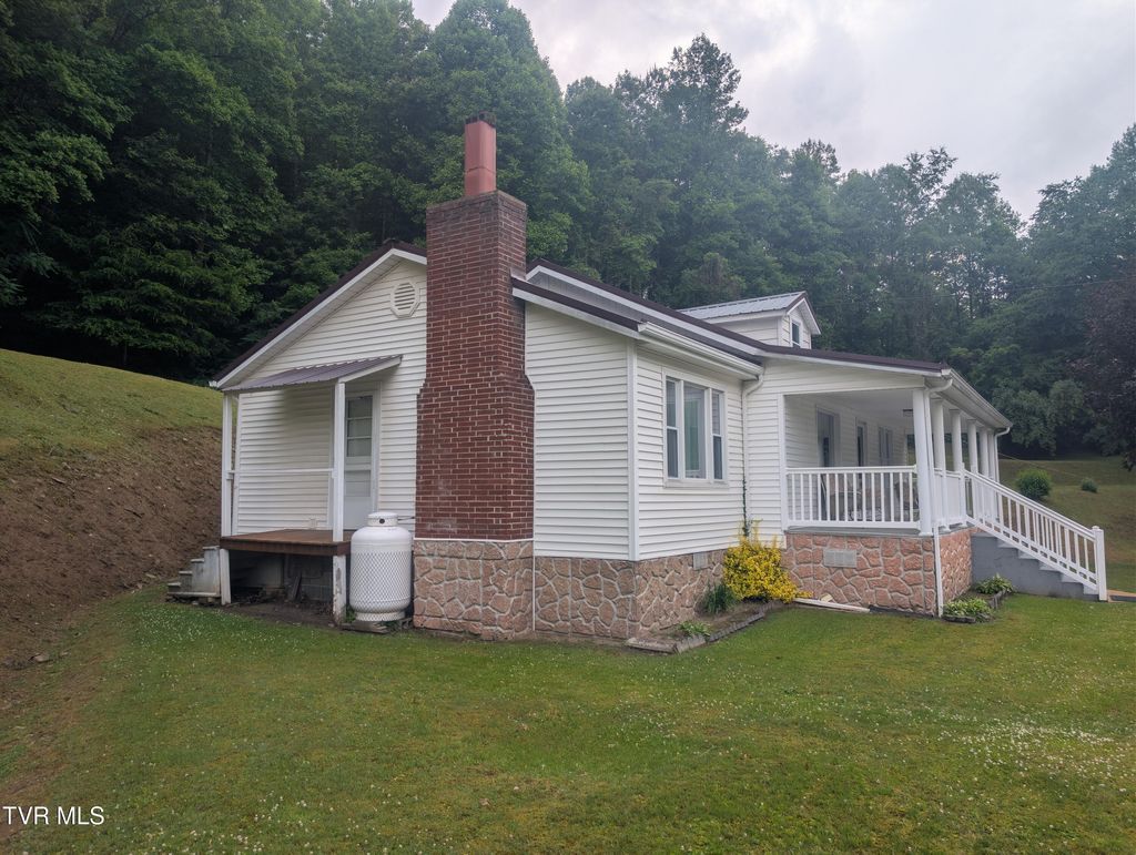 Photo of 9912 Sandlick Road, Bee, VA 24217 (MLS # 9995810)