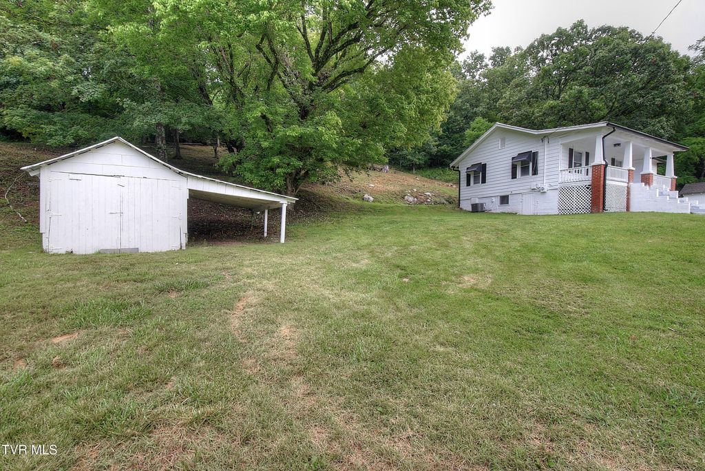 Photo of 582 Coal Chute Road, Elizabethton, TN 37643 (MLS # 9989273)