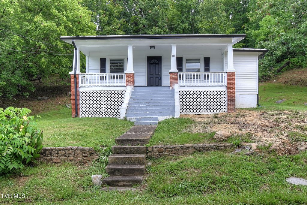 Photo of 582 Coal Chute Road, Elizabethton, TN 37643 (MLS # 9989273)