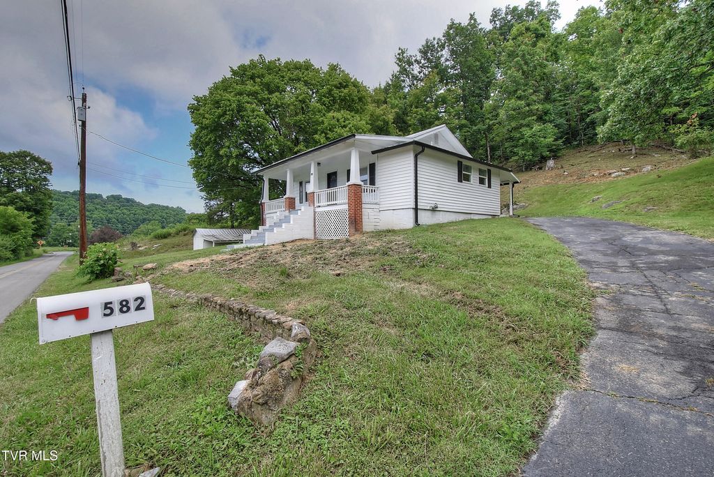 Photo of 582 Coal Chute Road, Elizabethton, TN 37643 (MLS # 9989273)