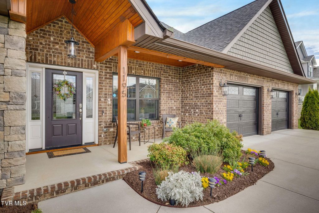 Photo of 1195 Panoramic Vista, Johnson City, TN 37615 (MLS # 9993178)