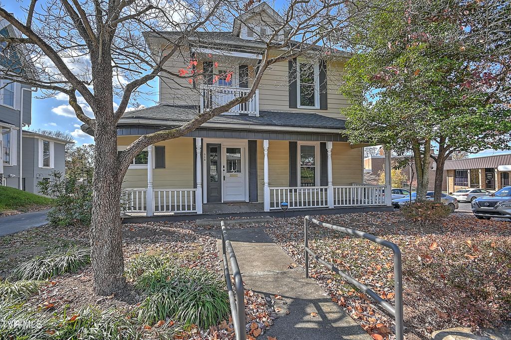 Photo of 512 Alabama Street, Bristol, TN 37620 (MLS # 9988375)