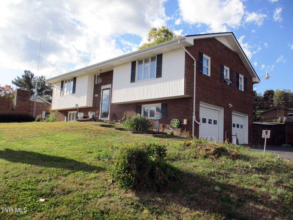 Photo of 507 Spruce Street, Mount Carmel, TN 37645 (MLS # 9987579)