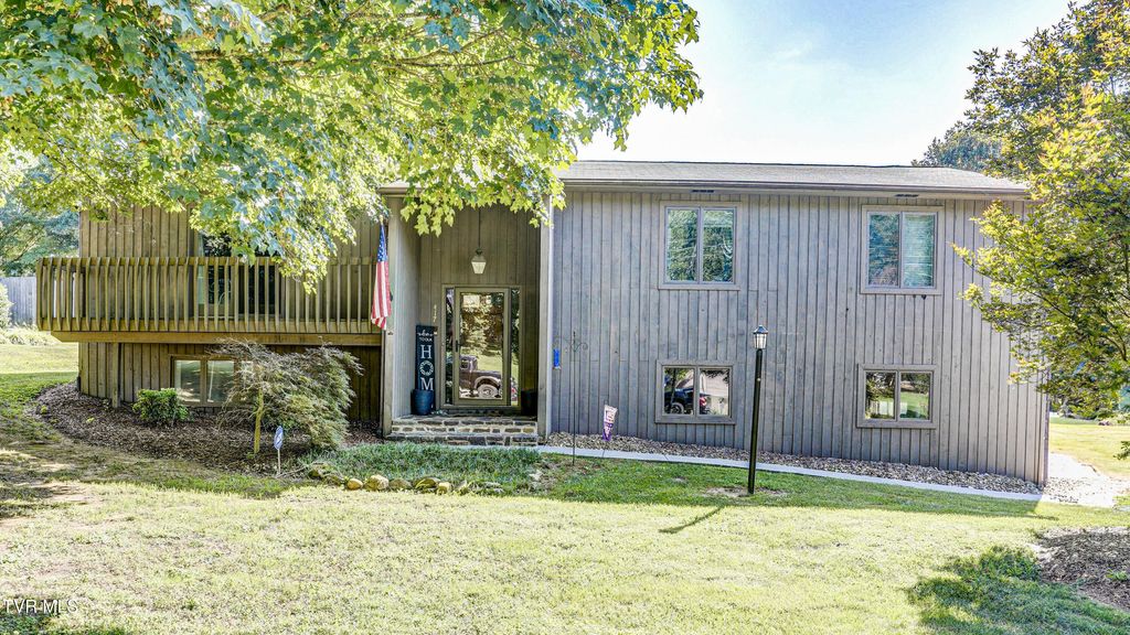 Photo of 417 Heatherview Court, Kingsport, TN 37663 (MLS # 9984315)