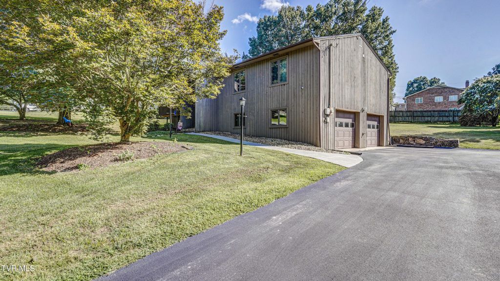 Photo of 417 Heatherview Court, Kingsport, TN 37663 (MLS # 9984315)