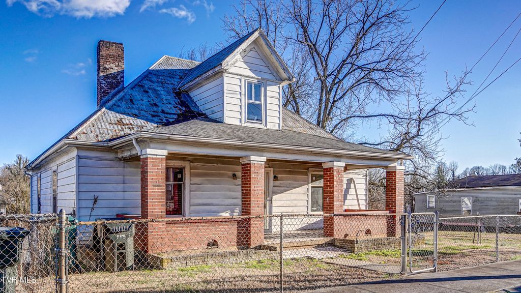 Photo of 617 Fairview Street, Bristol, VA 24201 (MLS # 9990010)