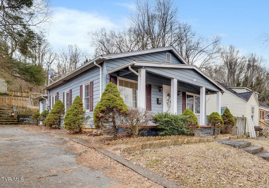 Photo of 433 Poplar Street, Johnson City, TN 37604 (MLS # 9991627)