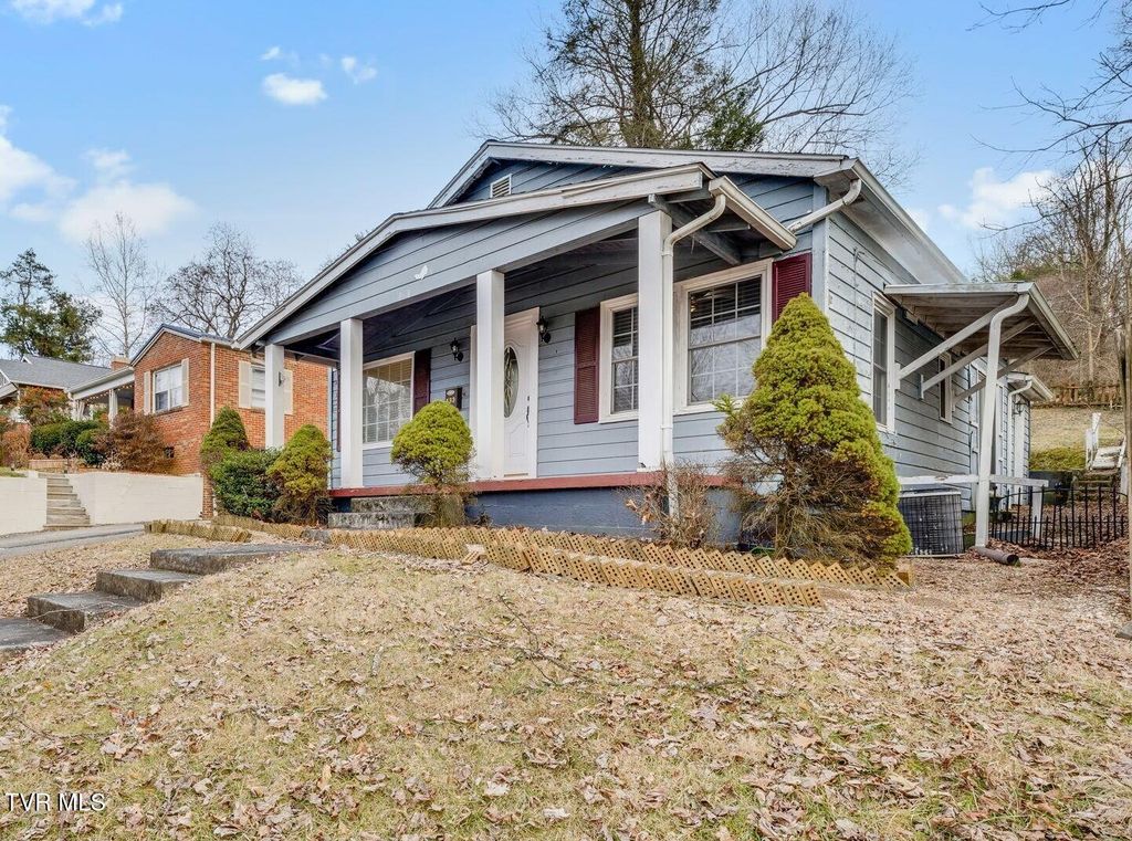 Photo of 433 Poplar Street, Johnson City, TN 37604 (MLS # 9991627)