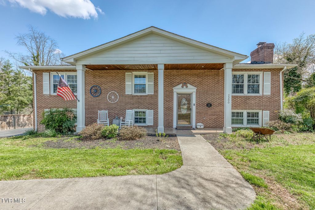 Photo of 2200 Camelot Circle, Johnson City, TN 37604 (MLS # 9993228)
