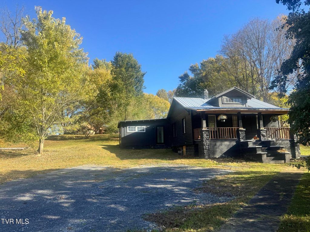 Photo of 220 Jenkins Hollow Road, Elizabethton, TN 37643 (MLS # 9987738)