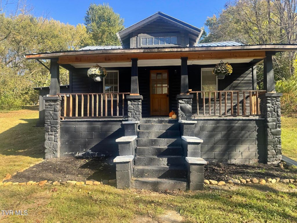Photo of 220 Jenkins Hollow Road, Elizabethton, TN 37643 (MLS # 9987738)