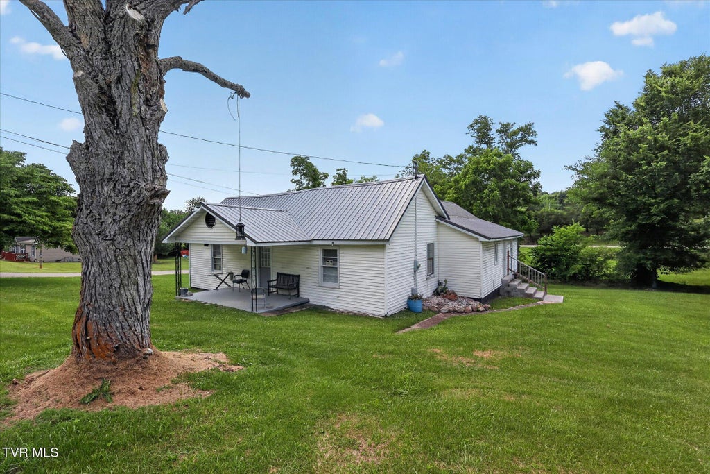 Photo of 465 Mulberry Road, Greeneville, TN 37745 (MLS # 9997525)