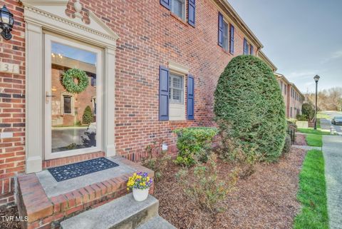 Photo of 31 Oak Leaf Circle, Johnson City, TN 37601 (MLS # 9992521)