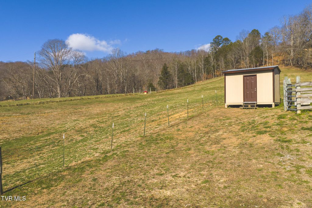 Photo of 3381 Upper Caney Vallley Road, Tazewell, TN 37879 (MLS # 9990438)