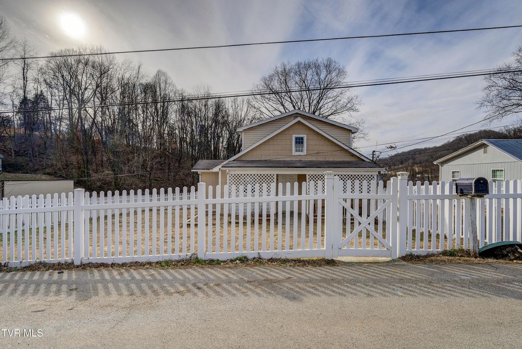 Photo of 1908 Darnell Drive, Kingsport, TN 37665 (MLS # 9991194)