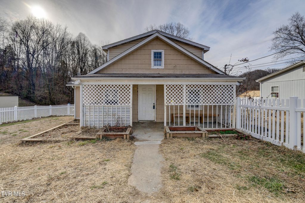 Photo of 1908 Darnell Drive, Kingsport, TN 37665 (MLS # 9991194)