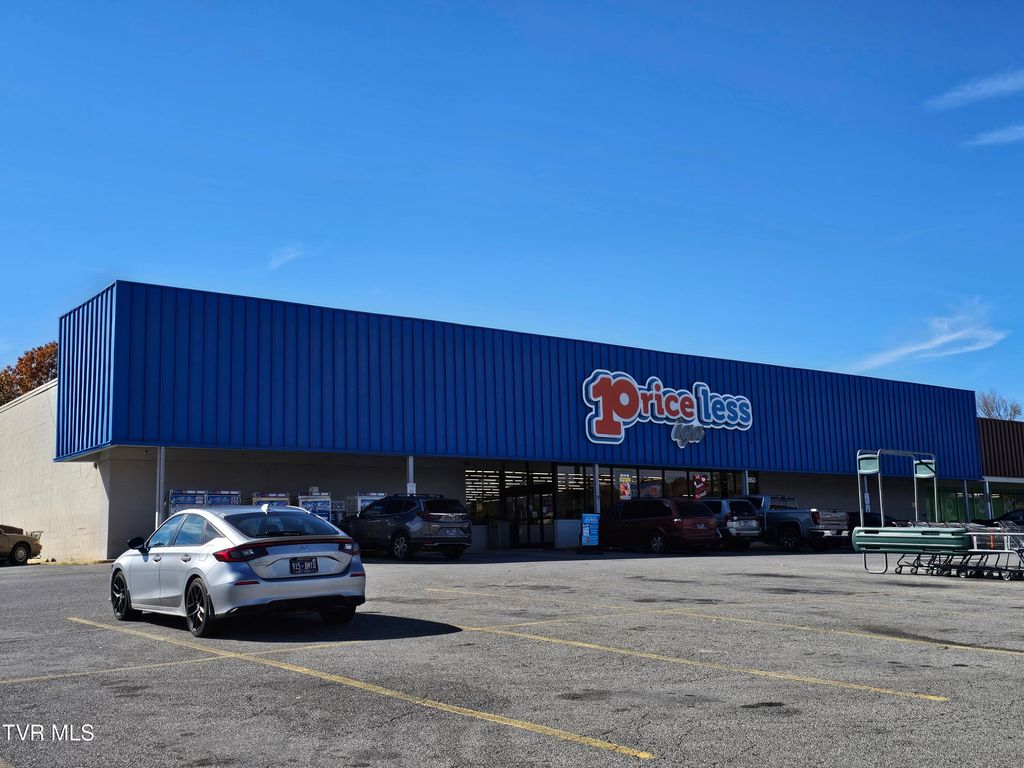 Photo of 1950 Roan Street, Johnson City, TN 37601 (MLS # 9987859)