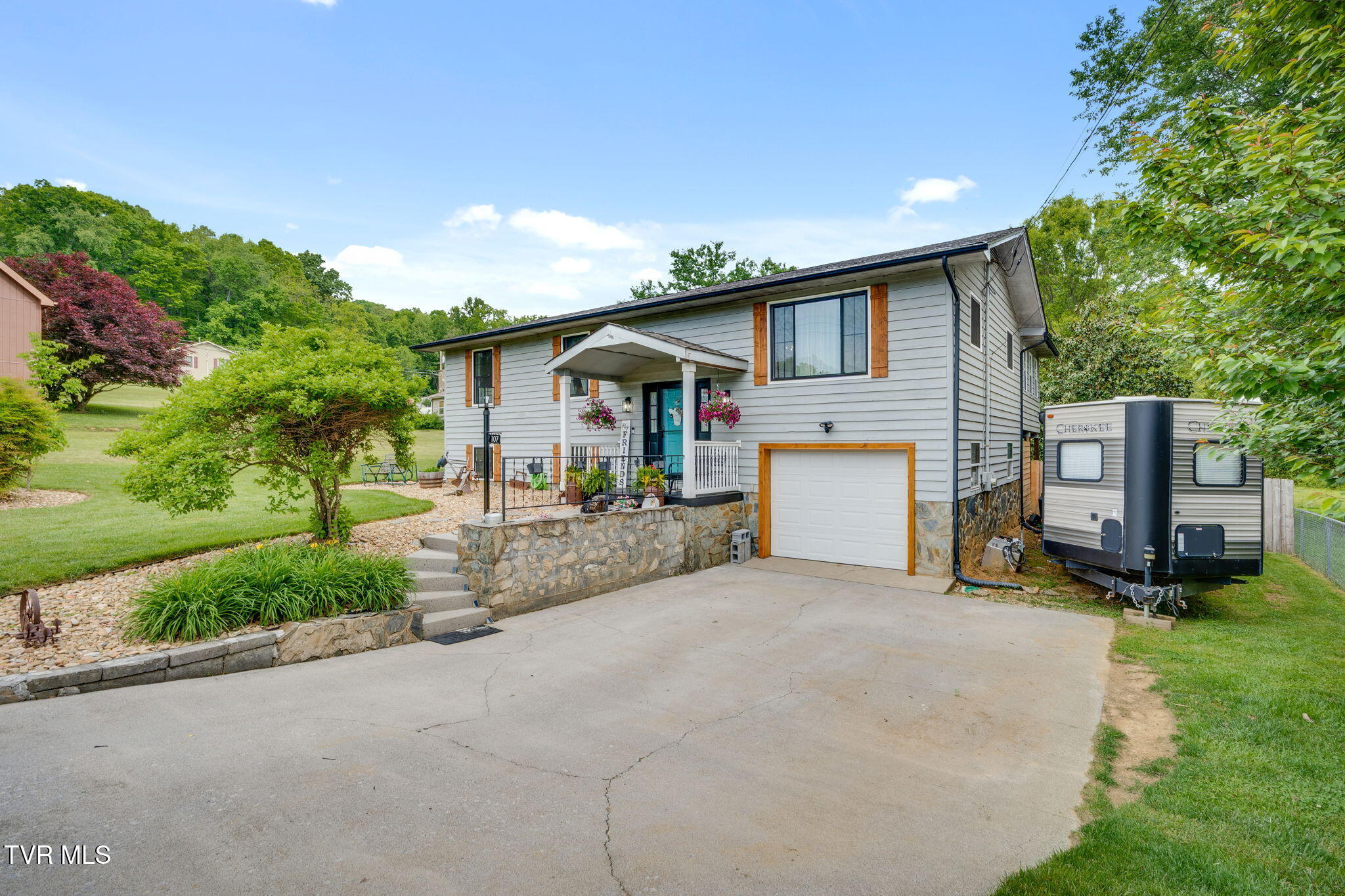 107 Summerview Court