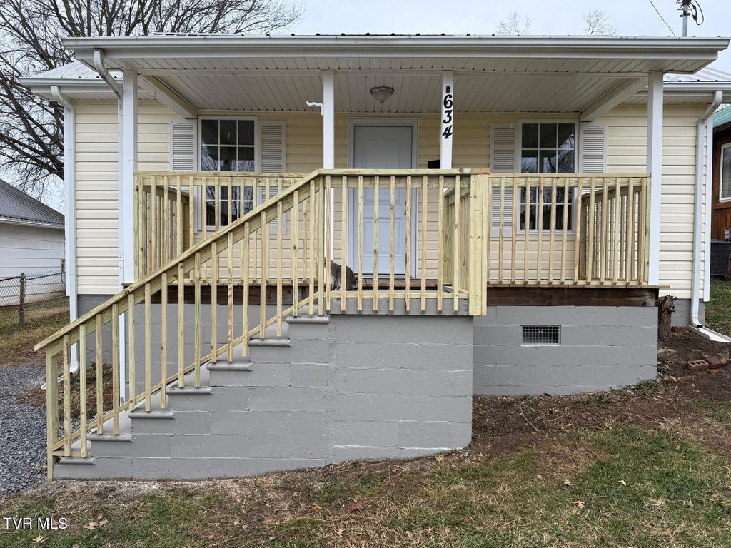 Photo of 634 Riverside Avenue, Kingsport, TN 37660 (MLS # 9989976)