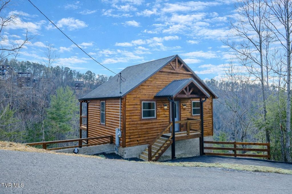Photo of 756 Ski View Lane, Sevierville, TN 37876 (MLS # 9991979)