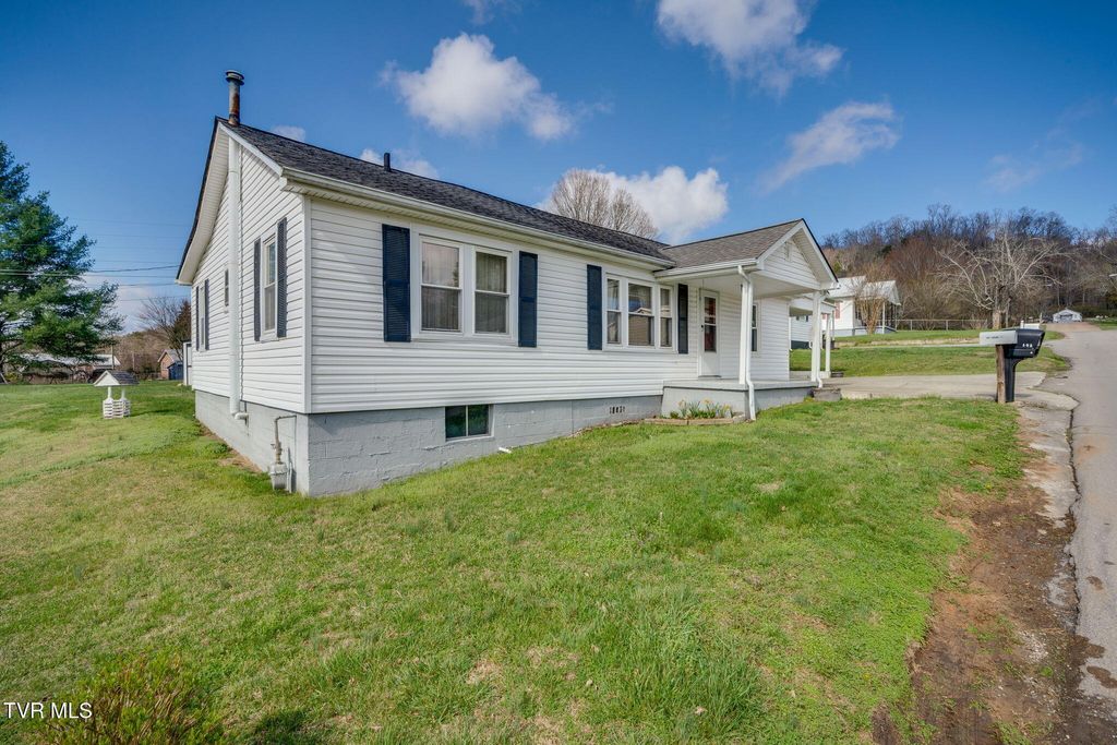 Photo of 102 Brewer Street, Rogersville, TN 37857 (MLS # 9992137)