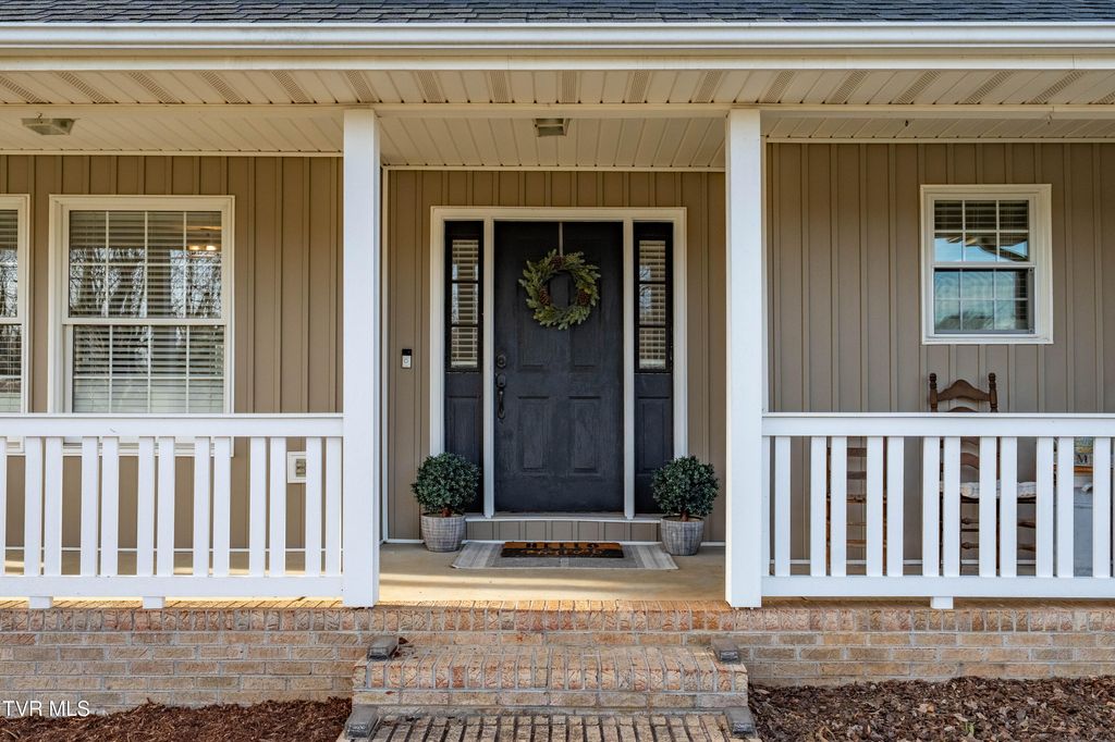 Photo of 1030 Estate Drive, Johnson City, TN 37604 (MLS # 9989866)