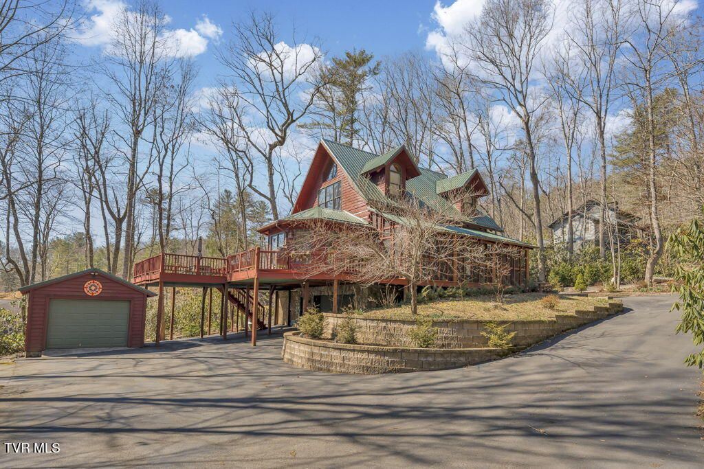 Photo of 319 Ivy Wood Lane, Mountain City, TN 37683 (MLS # 9991816)