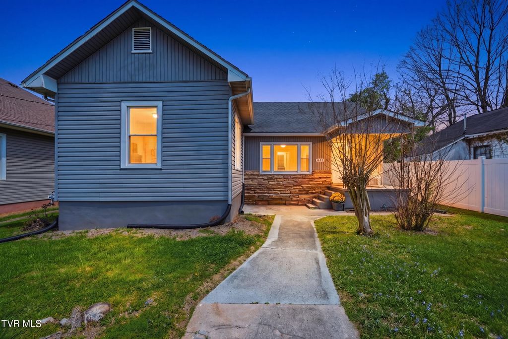 Photo of 635 5th Street, Bristol, TN 37620 (MLS # 9993887)