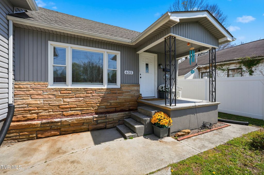 Photo of 635 5th Street, Bristol, TN 37620 (MLS # 9993887)