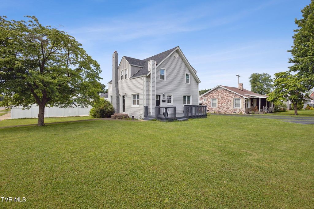 Photo of 800 Oakdale Road, Kingsport, TN 37664 (MLS # 9988234)