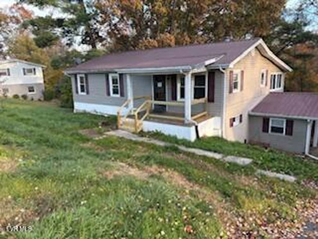 Photo of 16197 Baytree Road, Bristol, VA 24202 (MLS # 9988026)