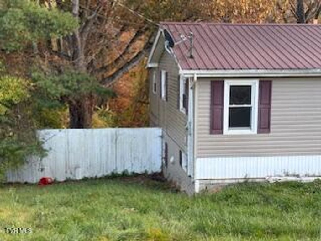 Photo of 16197 Baytree Road, Bristol, VA 24202 (MLS # 9988026)