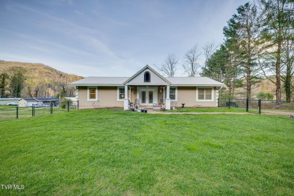 Photo of 191 Tennessee 143, Roan Mountain, TN 37687 (MLS # 9993410)