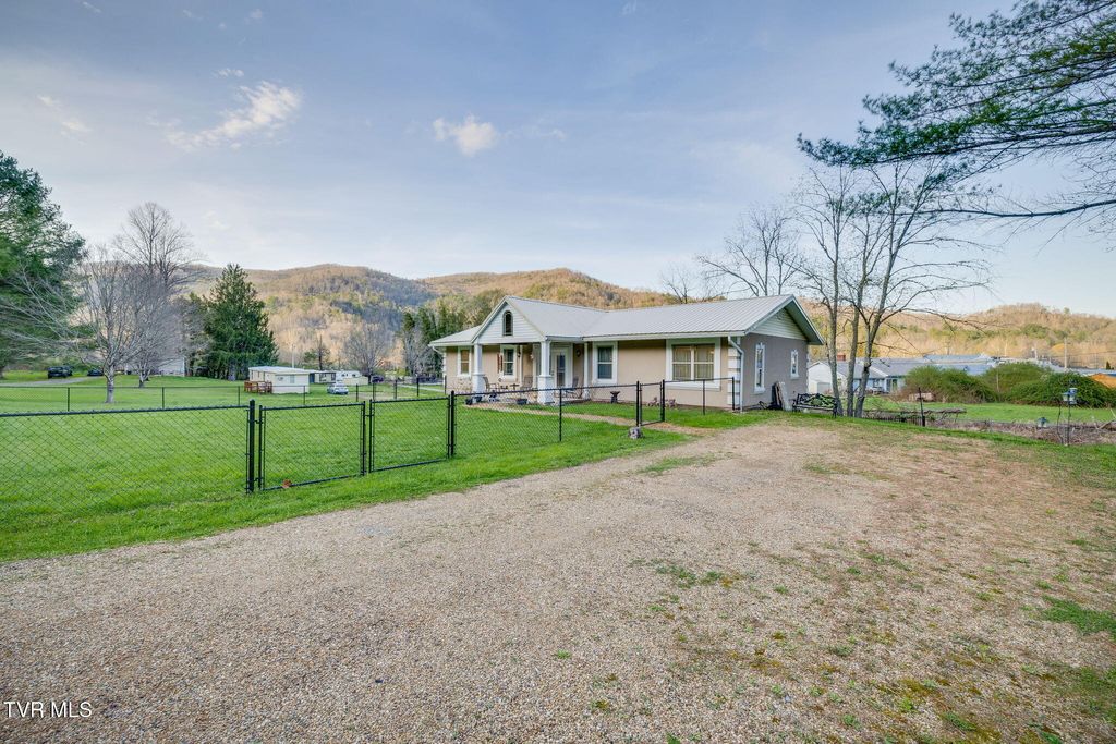 Photo of 191 Tennessee 143, Roan Mountain, TN 37687 (MLS # 9993410)