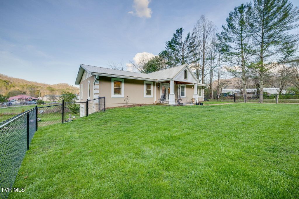 Photo of 191 Tennessee 143, Roan Mountain, TN 37687 (MLS # 9993410)