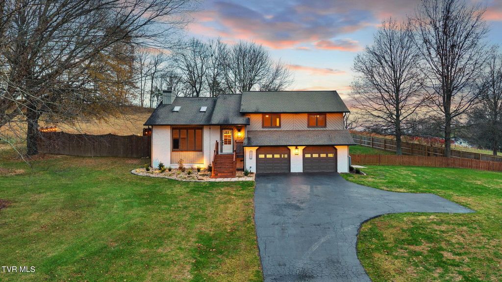 Photo of 609 Live Oak Court, Johnson City, TN 37615 (MLS # 9988662)