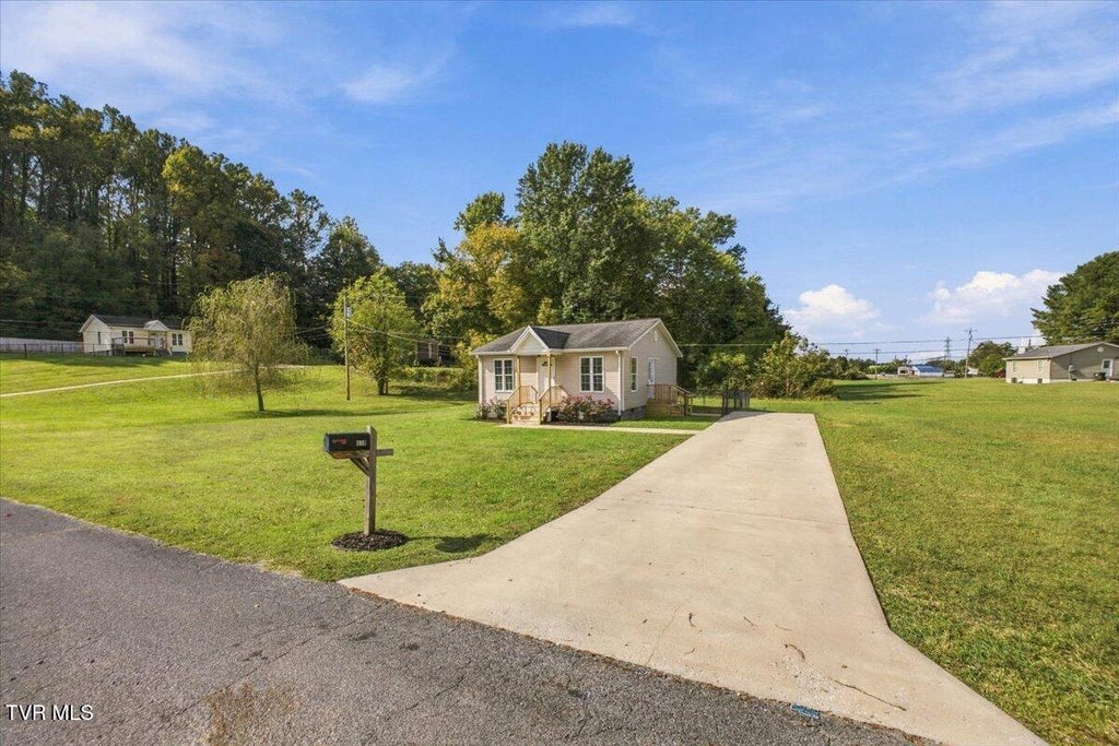 Photo of 110 Muncey Lane, Elizabethton, TN 37643 (MLS # 10002153)
